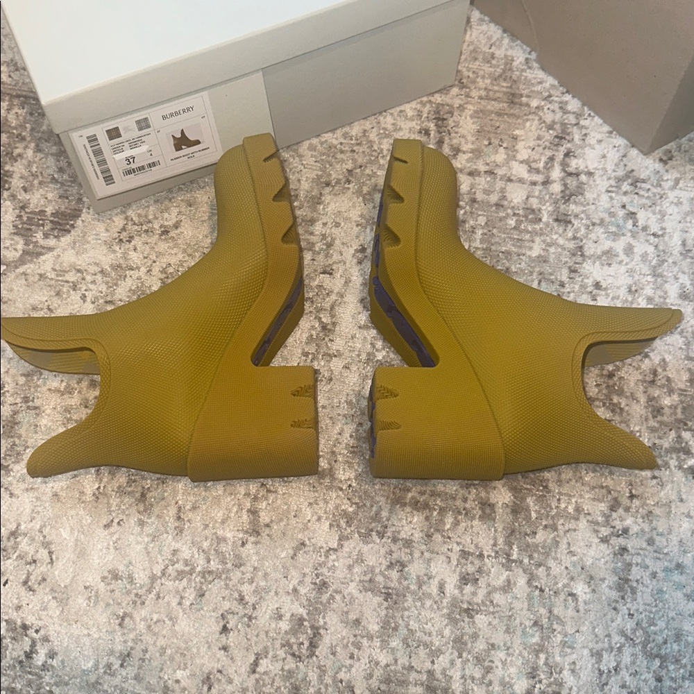 34. Burberry Marsh Ankle Rubber Boots - Picture 10 of 16